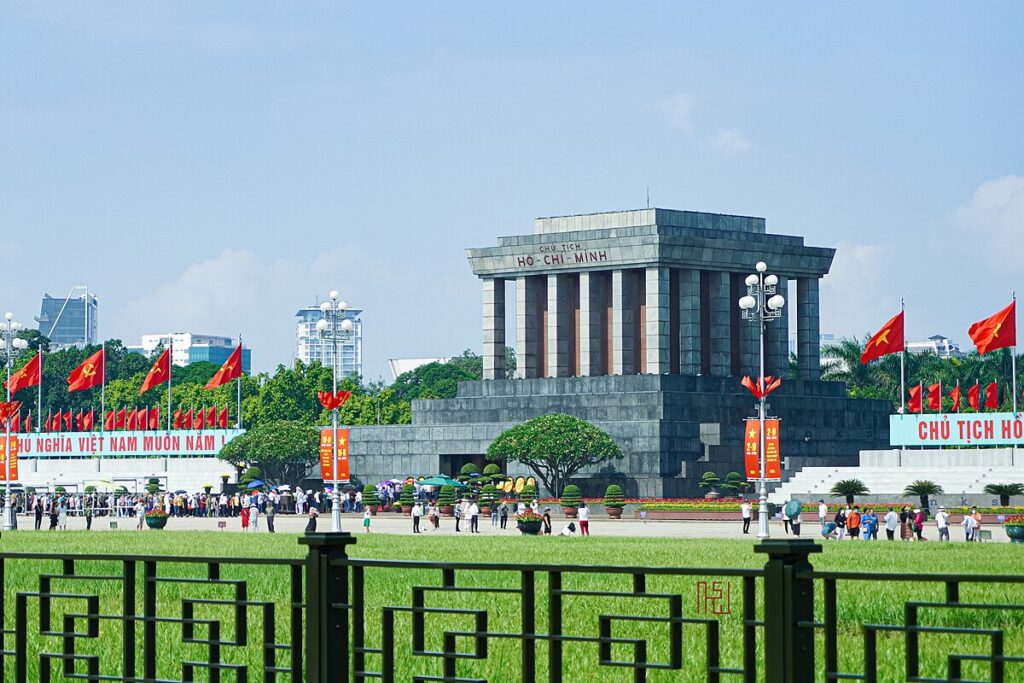 Il Mausoleo di Ho Chi Minh - Cosa vedere a Hanoi - Giro Asia Travel - Tour in Vietnam