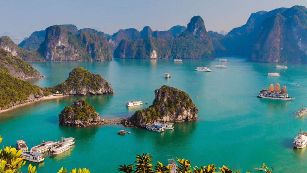 Visitare la Baia di Ha Long - Giro Asia Travel - Tour in Vietnam