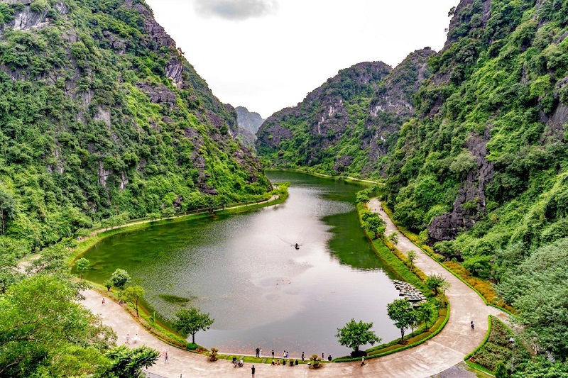 La grotta di Am Tien è un'attrazione imperdibile a Ninh Binh per gli amanti della natura