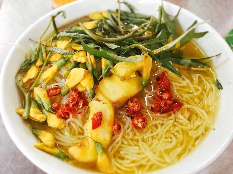 Bun Ca Chau Doc (Zuppa di pesce e curcuma)