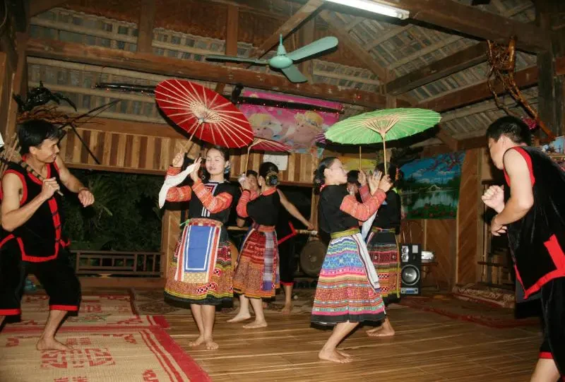 I villaggi dell'etnia Thai: Ban Lac e Pom Coong