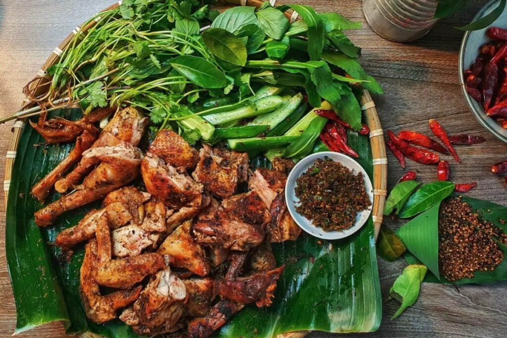 Pollo di collina (Ga Doi) alla griglia con spezie Mac Khen
