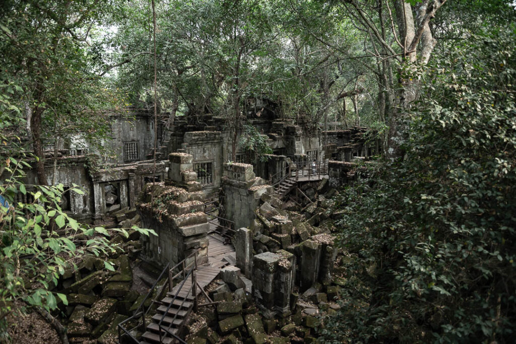 A soli 61 km da Siem Reap, Beng Mealea è un complesso architettonico indù dell'inizio del XII secolo.