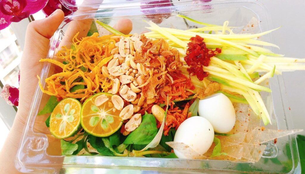 Bánh Tráng Trộn (Carta di riso mista)