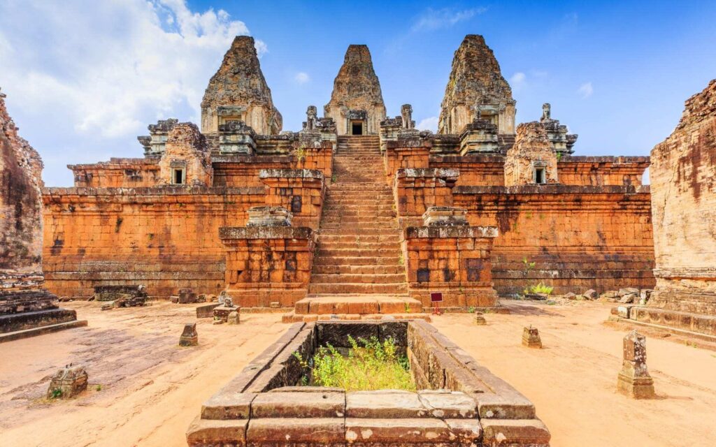 Soprannominato una versione in miniatura di Angkor Wat, il tempio merita una visita al tramonto per ammirare lo scenario mozzafiato.